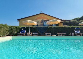 Piscina - Agriturismo Cecina - foto 15