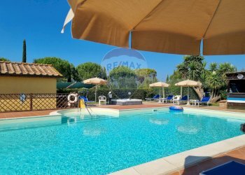 Piscina - Agriturismo Cecina - foto 16