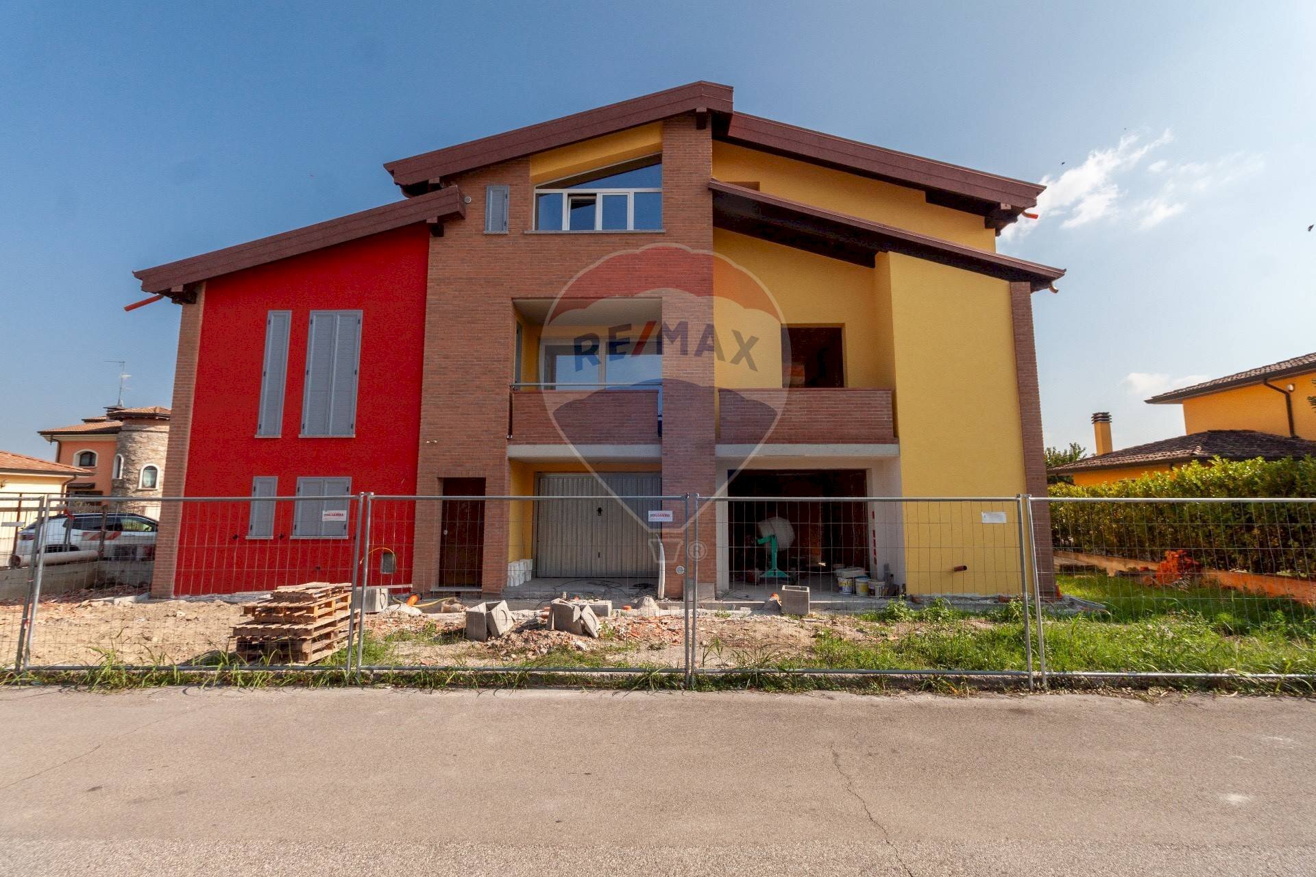 Casa all\'aperto - Villa a Schiera Via Pirandello
 
27, Brescello - foto 1