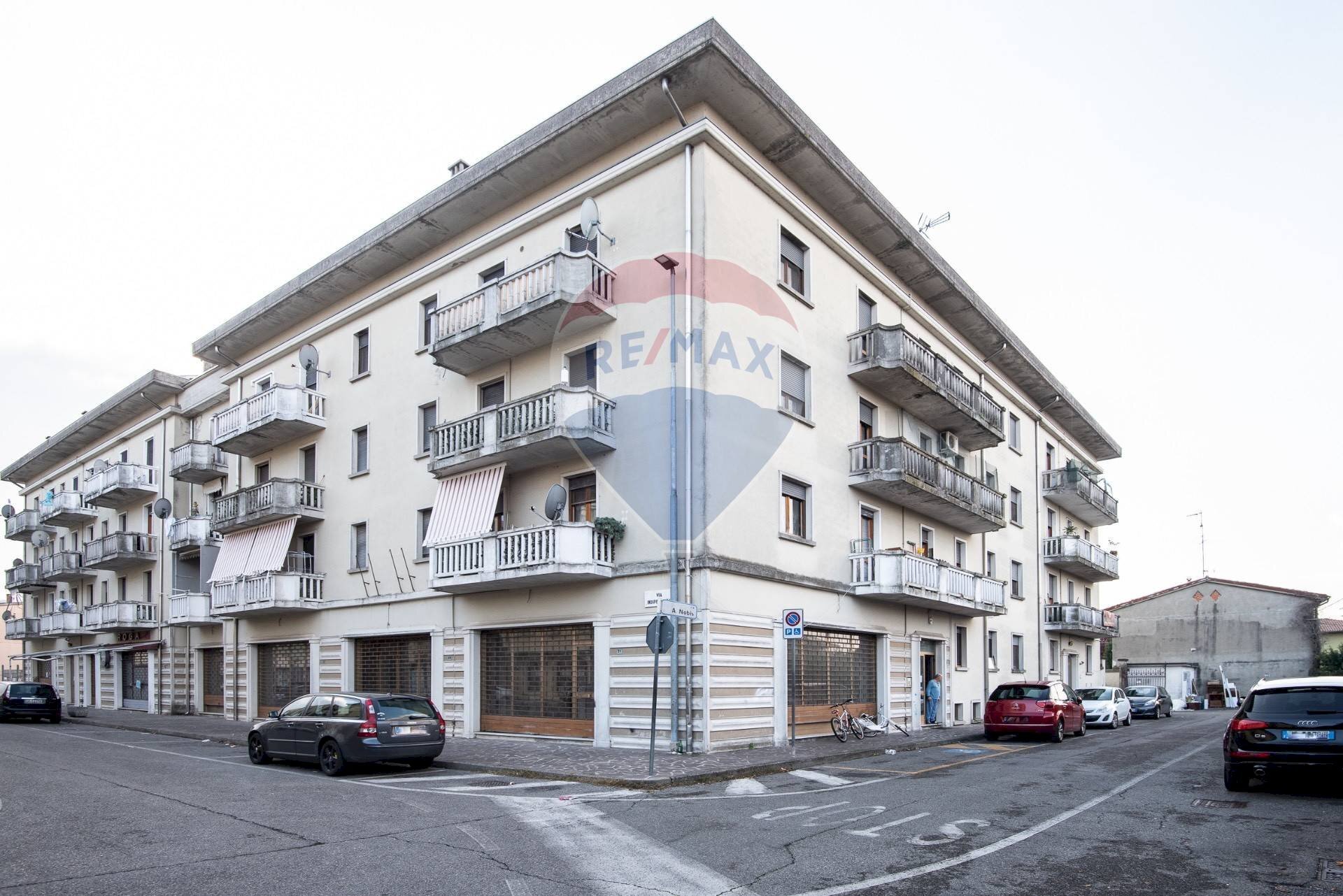 Edificio all\'aperto - Quadrilocale Via Nobis
21, Viadana - foto 2