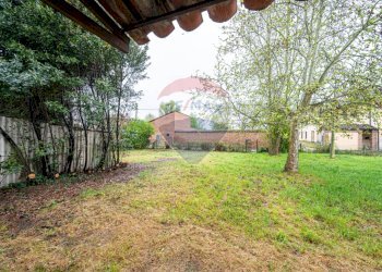 Giardino - Casa semi indipendente VIA ROMA
 
38, San Martino del Lago - foto 4