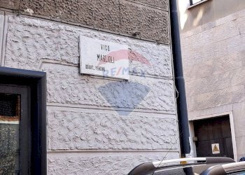 Edificio all\'aperto - Locale Commerciale Vico Maglioli
 
21, Napoli - foto 2