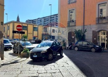 Edificio all\'aperto - Locale Commerciale Vico Maglioli
 
21, Napoli - foto 3