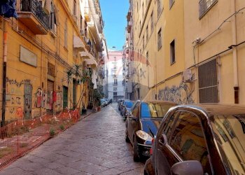 Edificio all\'aperto - Locale Commerciale Vico Maglioli
 
21, Napoli - foto 4