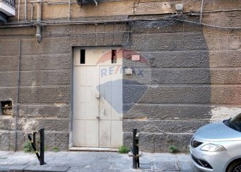 Edificio all\'aperto - Locale Commerciale Vico Maglioli
 
21, Napoli - foto 6