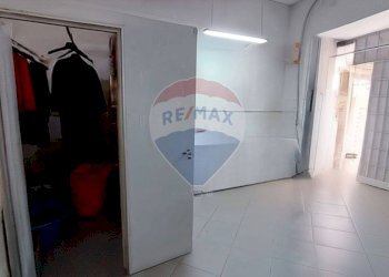 Hall / corridoio - Locale Commerciale Vico Maglioli
 
21, Napoli - foto 1