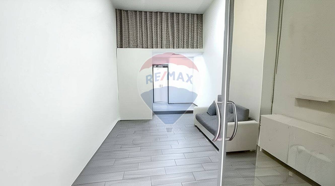 Soggiorno - Locale Commerciale Vico Campagnari
 
29, Napoli - foto 1