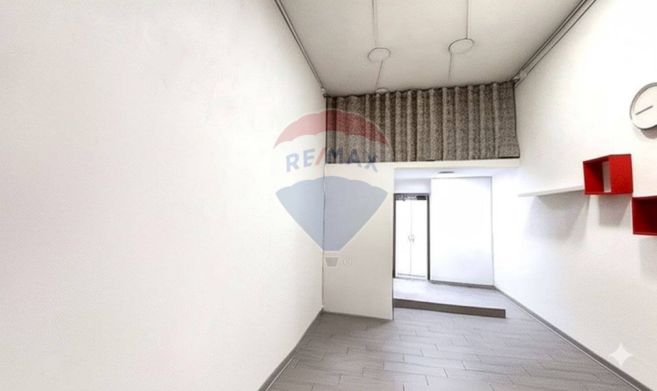 Stanza vuota - Locale Commerciale Vico Campagnari
 
29, Napoli - foto 3