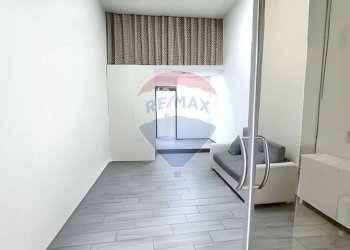 Soggiorno - Locale Commerciale Vico Campagnari
 
29, Napoli - foto 1