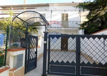 Balcone - Semi-detached house via Corsi
 
6, Roccamontepiano - photo 3