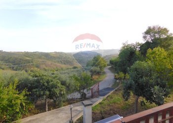 Vista delle montagne - Casa indipendente VIA SANT'ANGELO
 
28, Roccamontepiano - foto 2