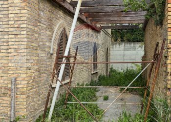 Giardino - Casa indipendente Via Vittorio Emanuele II
 
25, Montesilvano - foto 5