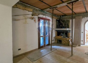 soggiorno con  angolo cottura - Casa indipendente CONTRADA CONA
 
2, Villamagna - foto 15
