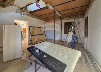 piano terra: camera - Casa indipendente CONTRADA CONA
 
2, Villamagna - foto 26