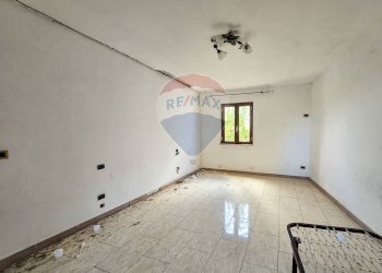 primo piano: stanza con balconcino - Casa indipendente CONTRADA CONA
 
2, Villamagna - foto 48