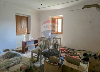 rudere: piano superiore - Casa indipendente CONTRADA CONA
 
2, Villamagna - foto 81