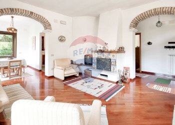 soggiorno con camino - Villa C/DA VERSANTE AL BOSCO, Carpineto della Nora - photo 11