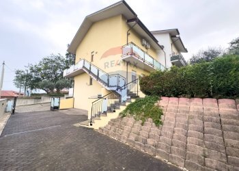 Casa all\'aperto - Villa Bifamiliare COLLE PAGNOTTO
 
SNC, Fara Filiorum Petri - foto 39