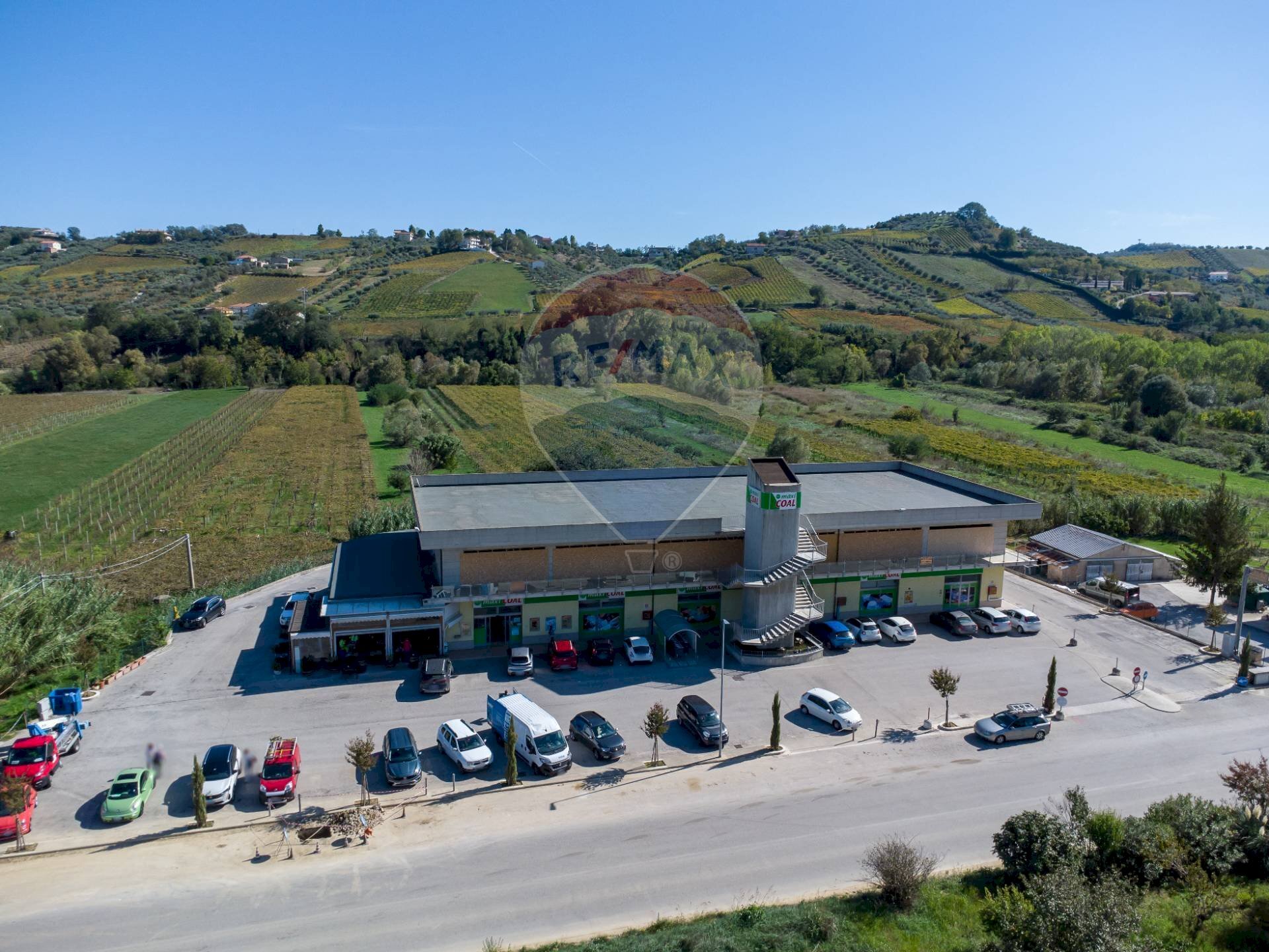 Vista delle montagne - Locale Commerciale Via Val di Foro
SNC, Ripa Teatina - foto 2