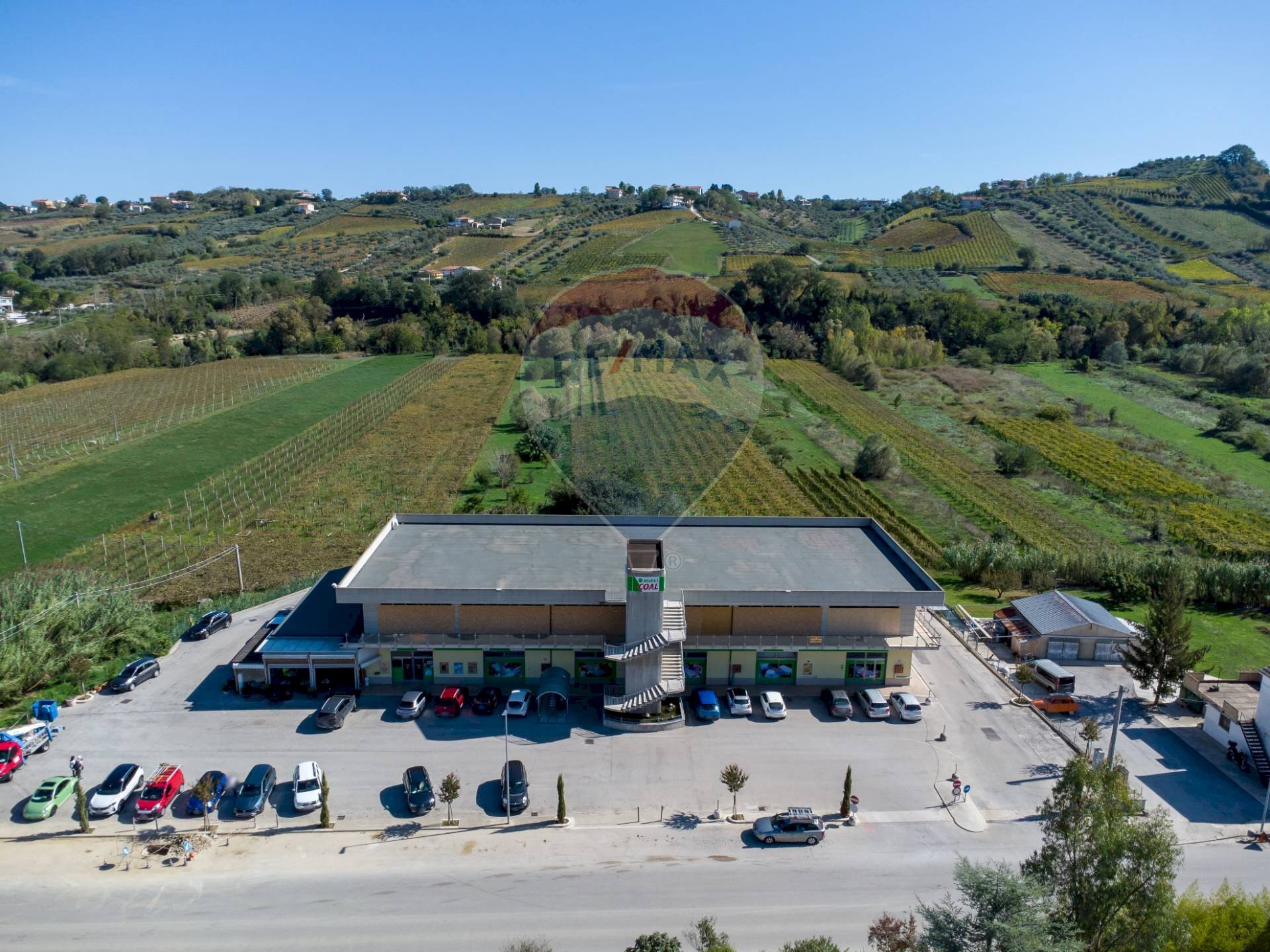Vista delle montagne - Locale Commerciale Via Val di Foro
SNC, Ripa Teatina - foto 3