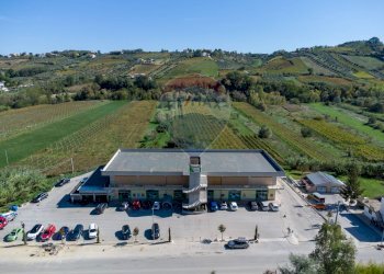 Vista delle montagne - Locale Commerciale Via Val di Foro
 
SNC, Ripa Teatina - foto 3