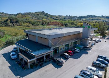 Casa all\'aperto - Locale Commerciale Via Val di Foro
 
SNC, Ripa Teatina - foto 9