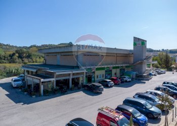 Edificio all\'aperto - Locale Commerciale Via Val di Foro
 
SNC, Ripa Teatina - foto 10