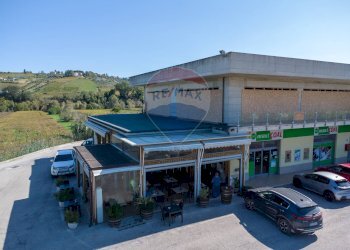 Casa all\'aperto - Locale Commerciale Via Val di Foro
 
SNC, Ripa Teatina - foto 11