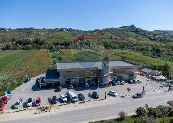 Vista delle montagne - Locale Commerciale Via Val di Foro
 
SNC, Ripa Teatina - foto 13