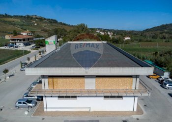 Edificio all\'aperto - Locale Commerciale Via Val di Foro
 
SNC, Ripa Teatina - foto 15