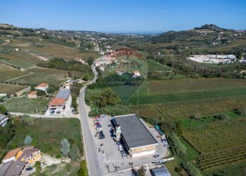 Vista delle montagne - Locale Commerciale Via Val di Foro
 
SNC, Ripa Teatina - foto 18