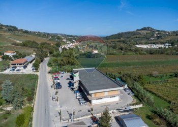 Vista delle montagne - Locale Commerciale Via Val di Foro
 
SNC, Ripa Teatina - foto 20