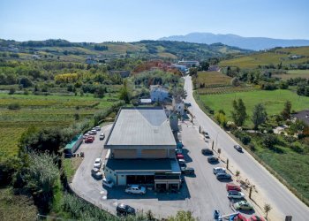 Vista delle montagne - Locale Commerciale Via Val di Foro
 
SNC, Ripa Teatina - foto 23