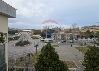 balcone sala da pranzo - Appartamento Via San Donato
 
13, Pescara - foto 21