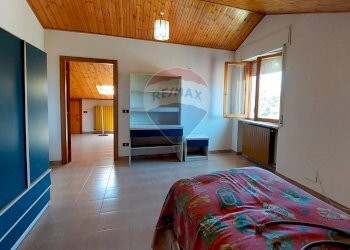 camera da letto con bagno - Casa semi indipendente Francesco Urbano
 
snc, Fara Filiorum Petri - foto 26