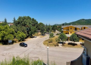 Edificio all\'aperto - Casa semi indipendente Francesco Urbano
 
snc, Fara Filiorum Petri - foto 2