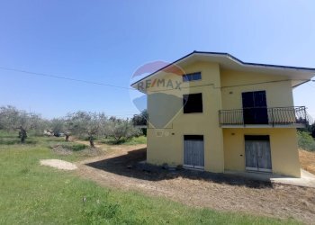 Casa all\'aperto - Independent house Via Rocco Terenzi
 
snc, Elice - photo 3