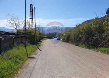 Vista delle montagne - Locale Commerciale Via Napoli
 
204, Avezzano - foto 2