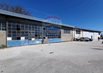 Edificio all\'aperto - Locale Commerciale Via Napoli
 
204, Avezzano - foto 12