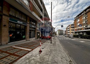 Edificio all\'aperto - Box via Martiri della Resistenza
 
38, Ancona - photo 4