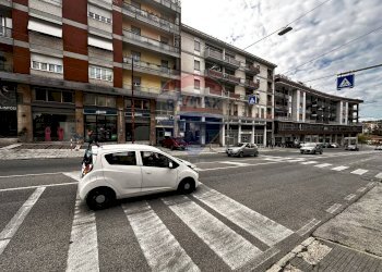 Edificio all\'aperto - Box Via Martiri Della Resistenza
 
38, Ancona - photo 5