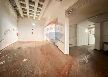 Stanza vuota - Box via Martiri della Resistenza
 
38, Ancona - foto 2