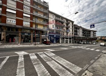 Edificio all\'aperto - Box via Martiri della Resistenza
 
38, Ancona - foto 4