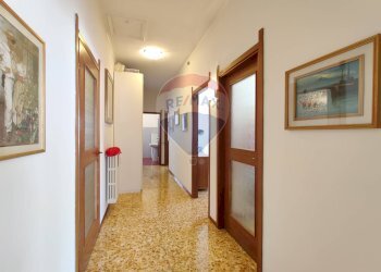Hall / corridoio - Villa Cesare Battisti
 
86, Brembate di Sopra - photo 6