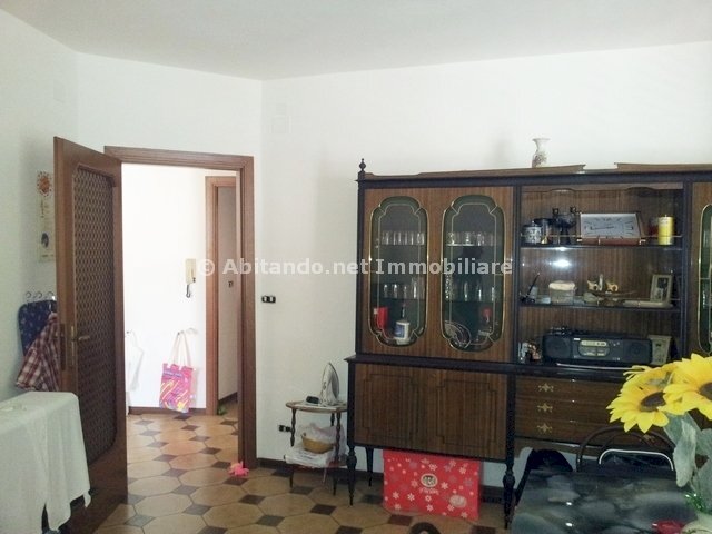 Foto 2 - Casa indipendente Corso Umberto
 
42, Civitella Casanova - foto 2