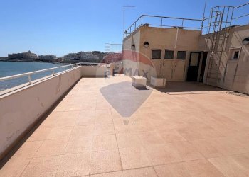 terrazzo comune - Trilocale Viale Marinai d'Italia
 
SNC, Vieste - foto 17