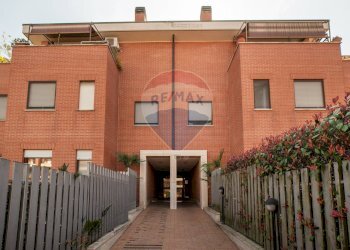 Edificio all\'aperto - Trilocale Via Pupinia
 
41, Roma - foto 8