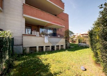 Edificio all\'aperto - Trilocale Via Pupinia
 
41, Roma - foto 20