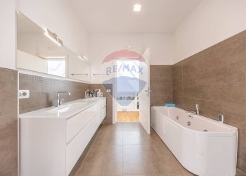 Bagno - Villa via di torre gaia
 
37/A, Roma - foto 37