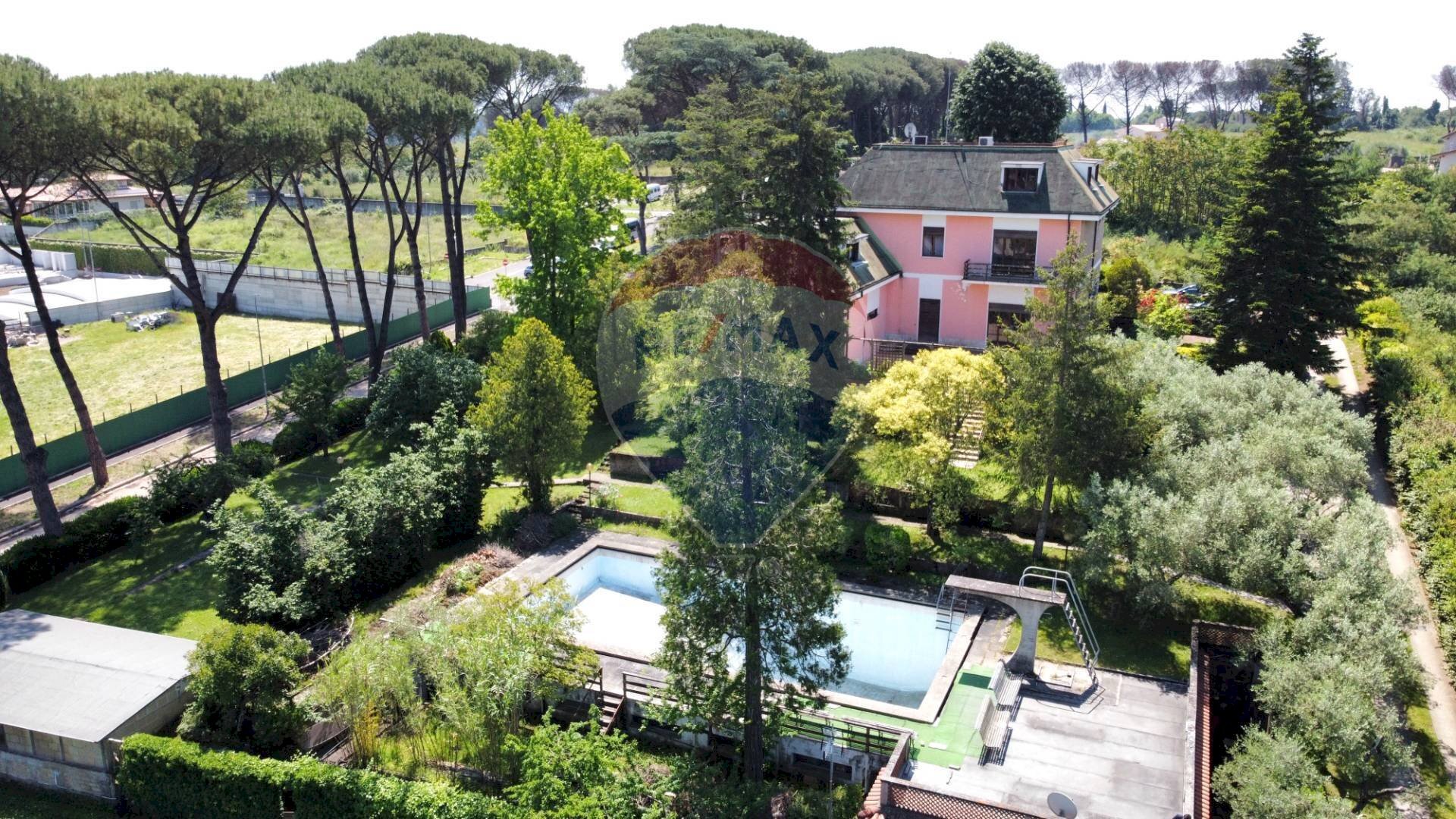 Edificio all\'aperto - Villa Via trotula  de ruggiero
 
146, Roma - photo 2